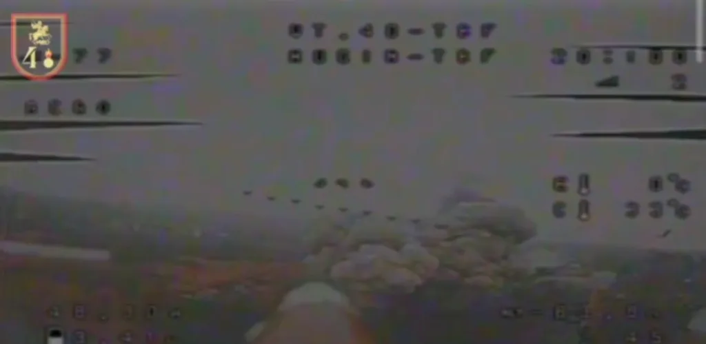 Редкие кадры удара по позициям украинских дроноводов в Константиновке: сразу три ФАБ-500 с УМПК поражают цель практически одновременно