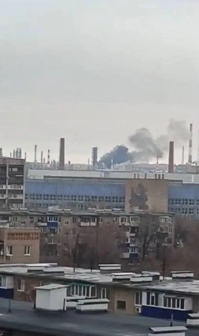 Последствия атаки украинских дронов-камикадзе на НПЗ «Орскнефтеоргсинтез» в Орске Оренбургской области