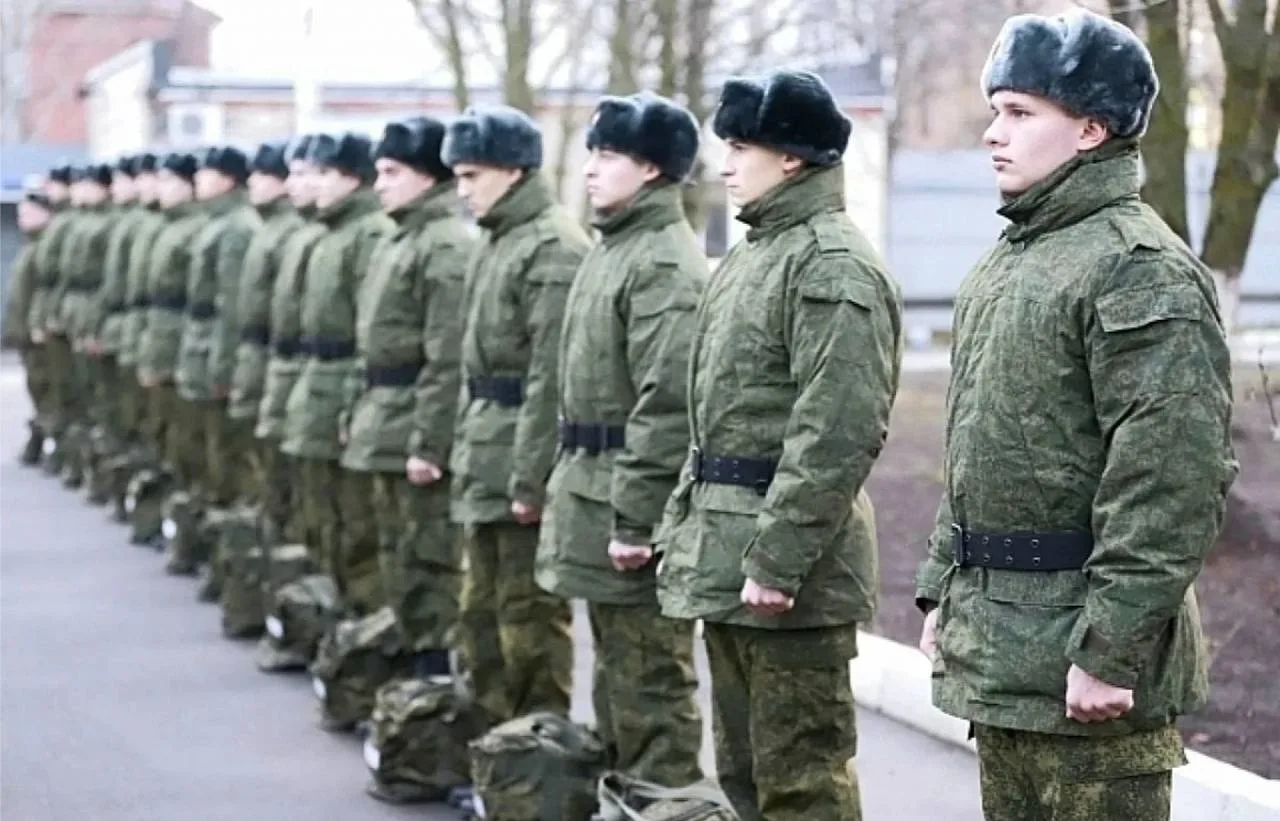 В Госдуме отклонили предложение о троекратном повышении окладов срочникам