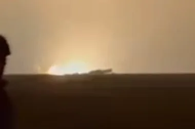 Момент запуска нескольких ракет FP-5 «Фламинго» по территории России сегодня ночью