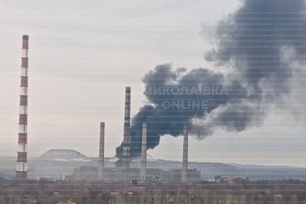 Славянская ТЭС в н.п. Николаевка горит после прилета БПЛА