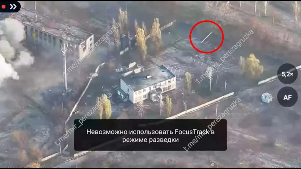 Удар корректируемого боеприпаса РСЗО "Торнадо-С" по зданию с украинскими солдатами в Покровске