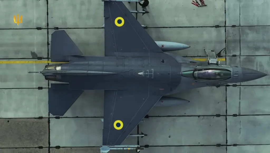 Репортаж о техническом обслуживании истребителя F-16AM с УРВВ AIM-9 воздушных сил Украины на одном из оперативных аэродромов