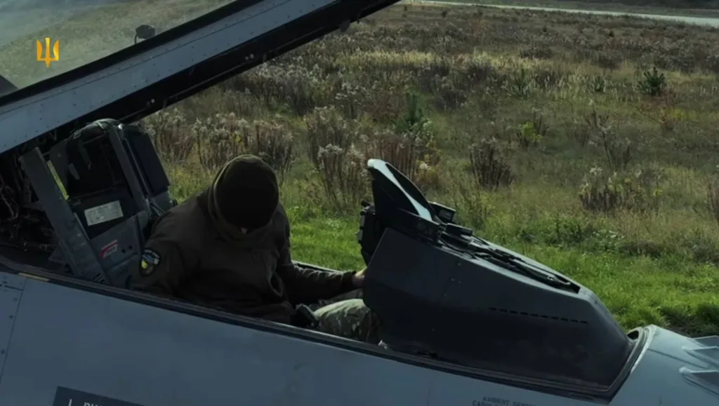 Репортаж о техническом обслуживании истребителя F-16AM с УРВВ AIM-9 воздушных сил Украины на одном из оперативных аэродромов