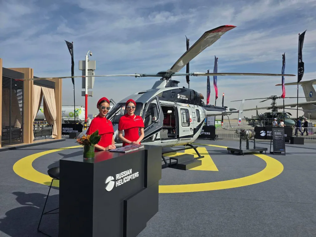 На открывшемся в понедельник авиасалоне Dubai Air Show 2025 в ОАЭ, была представлена наша авиатехника в лице Су-57Э, Ка-52Э, Як-130М, Ил-76МД-90А(Э), вертолета "Ансат", так же системы ПВО «Панцирь-СМД-Э», и другое вооружение