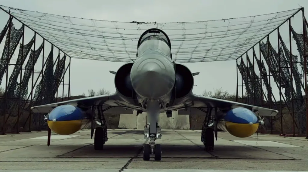 Прямо под меморандум о намерениях купить 100 "Рафалей" у Франции, ВС Украины опубликовали пиар-видео с одним из французских истребителей Mirage 2000-5F