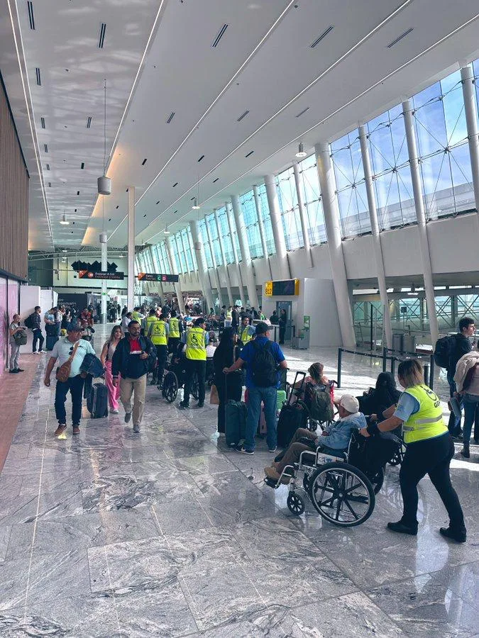 В Индии взломали механизм посадки в аэропортах - все теперь просто приезжают на инвалидных колясках