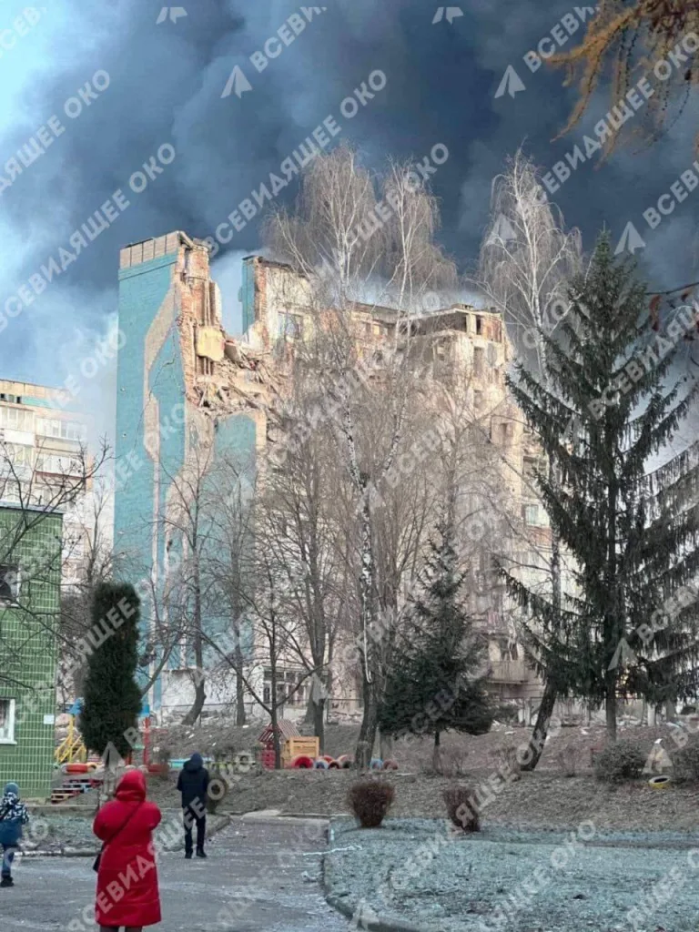 Последствия прилета по многоэтажке в Тернополе во время утреннего ракетного удара