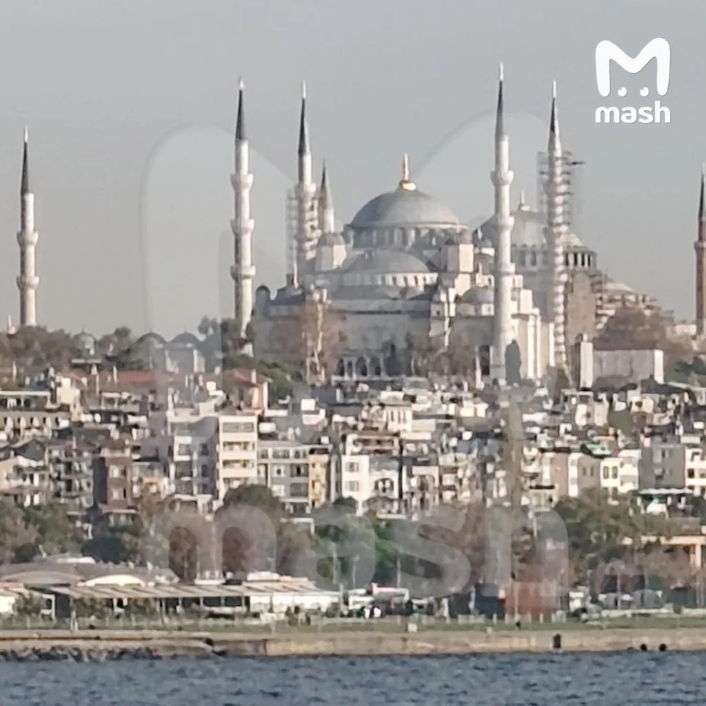 Больше 600 российских туристов оказались заблокированы на круизном лайнере у берегов Турции