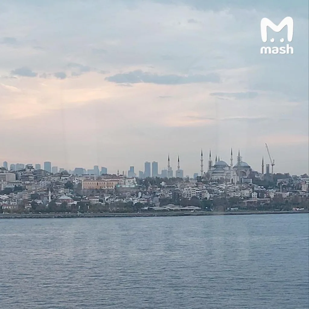 Больше 600 российских туристов оказались заблокированы на круизном лайнере у берегов Турции