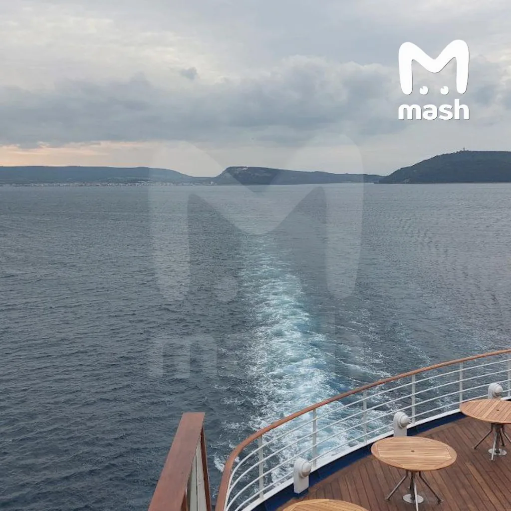 Больше 600 российских туристов оказались заблокированы на круизном лайнере у берегов Турции