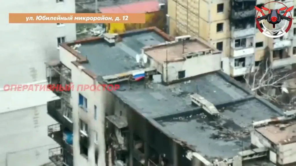 Минобороны опубликовало видео с российскими флагами из некоторых районов Купянска, об освобождении которого Валерий Герасимов вчера доложил Владимиру Путину