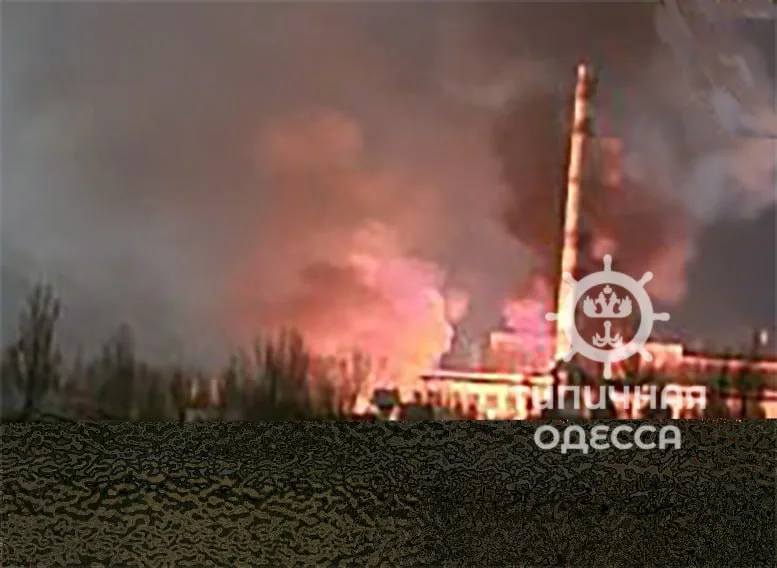 Минимум четыре прилета в Одесской области, сообщают об атаках на ТЭЦ