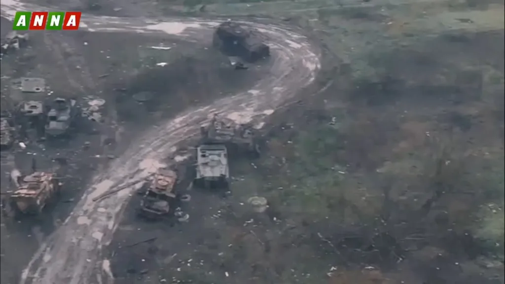 Так выглядит кладбище украинской техники между Мирноградом и Родинским. Судя по видео, оно пополнилось очередной сгоревшей бронемашиной