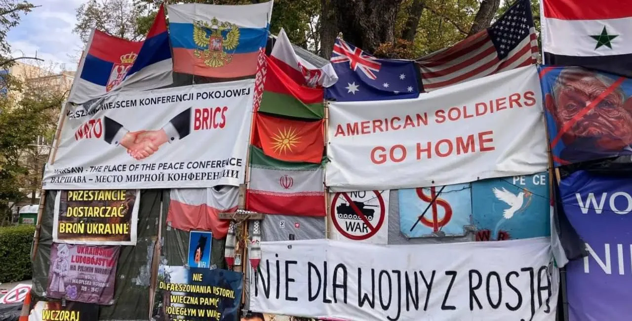 В Варшаве снесли палатку сторонника России и Белоруссии