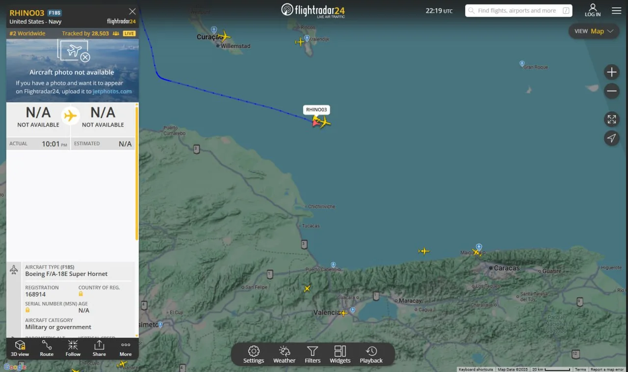 Вчера патрулирование побережья Венесуэлы осуществляли палубный самолет ДРЛО E-2D Hawkeye и несколько палубных истребителей-бомбардировщиков F/A-18E/F Super Hornet