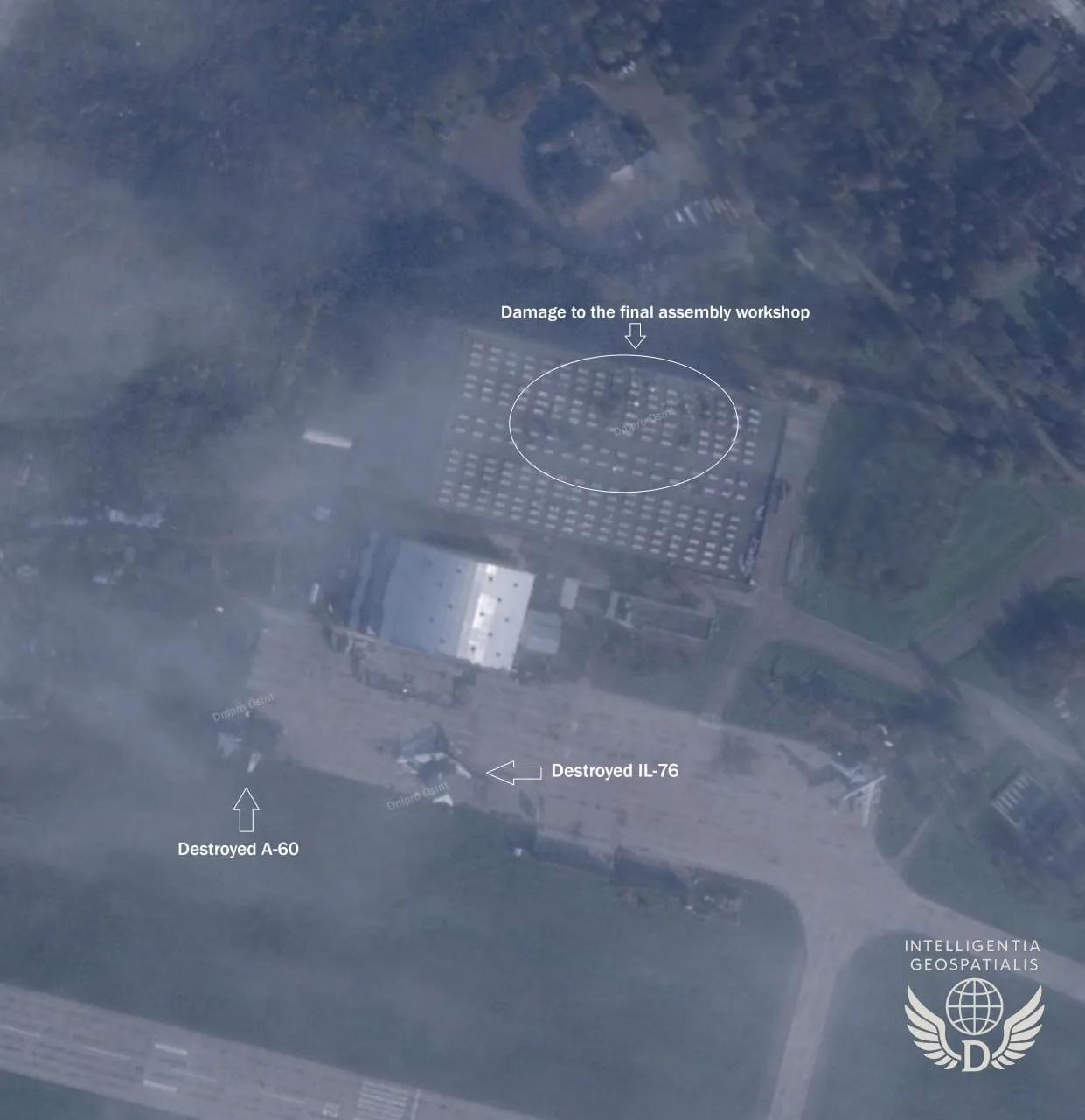 Уничтоженные летающие лаборатории А-60 и А-100ЛЛ на территории Таганрогского авиационного научно-технического комплекса в результате вчерашних ударов украинских дронов-камикадзе