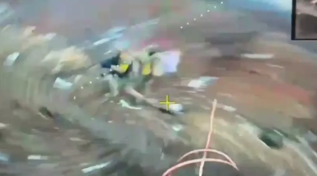 Кадры от ГрВ «Центр», операторы FPV-дронов прокладывают дорогу для дальнейшего продвижения группировки