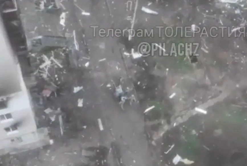 Подрыв эвакуационной группы ВСУ на дистанционно установленной мине и последующий объективный контроль от FPV-дрона на оптоволокне с добиванием