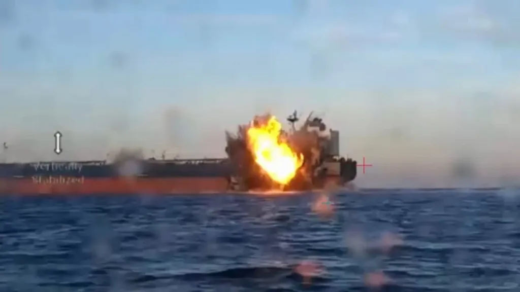 Видео ударов украинских БЭК по танкерам Kairos и Virat в Черном море недалеко от побережья Турции