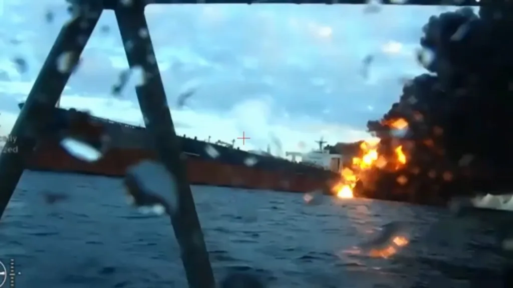 Видео ударов украинских БЭК по танкерам Kairos и Virat в Черном море недалеко от побережья Турции