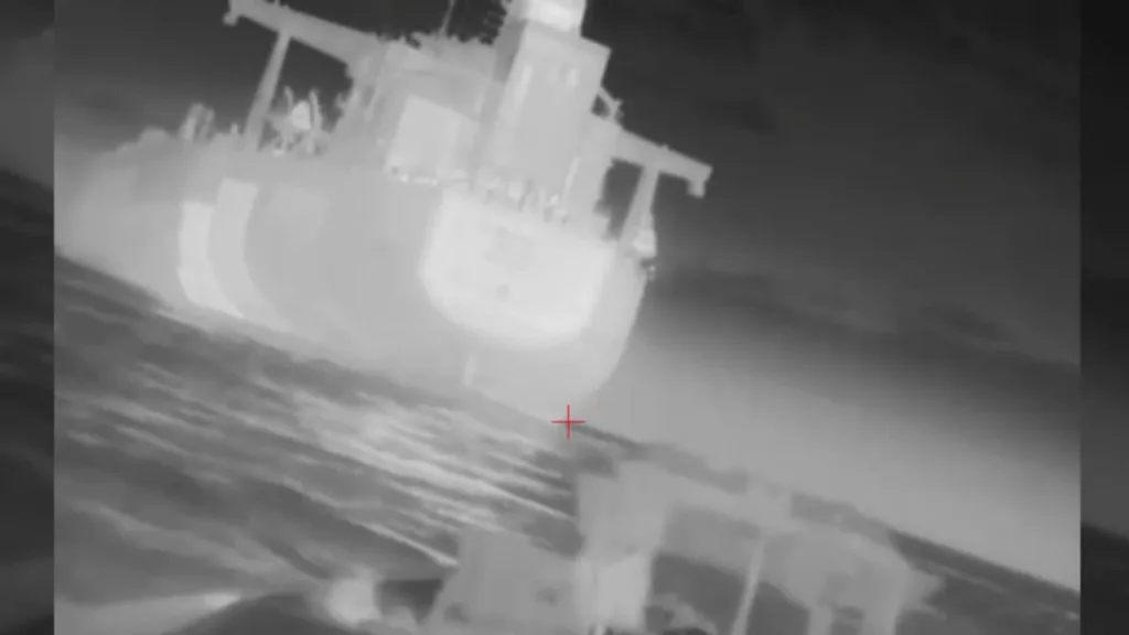 Видео ударов украинских БЭК по танкерам Kairos и Virat в Черном море недалеко от побережья Турции