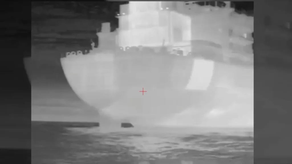 Видео ударов украинских БЭК по танкерам Kairos и Virat в Черном море недалеко от побережья Турции