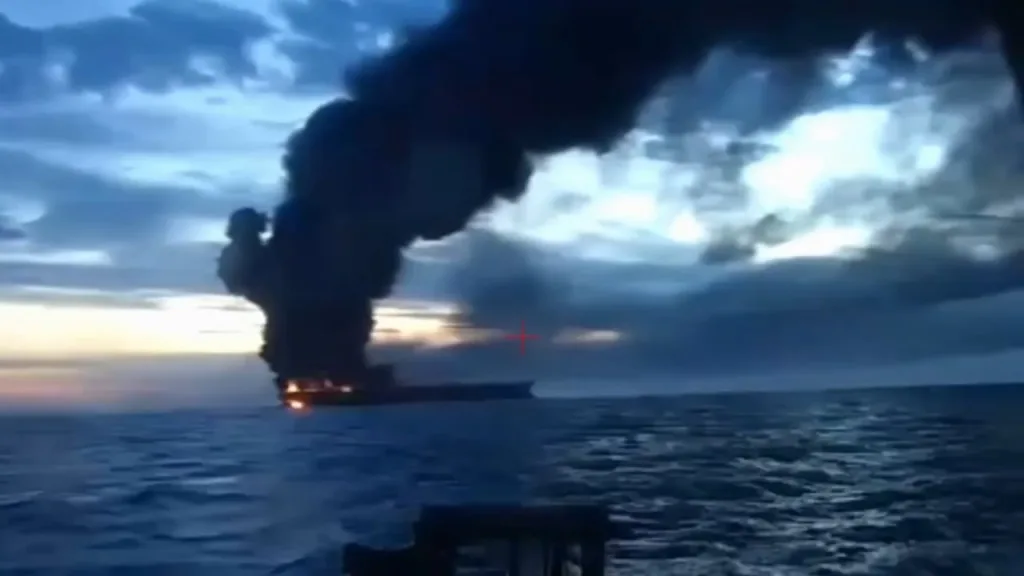 Видео ударов украинских БЭК по танкерам Kairos и Virat в Черном море недалеко от побережья Турции
