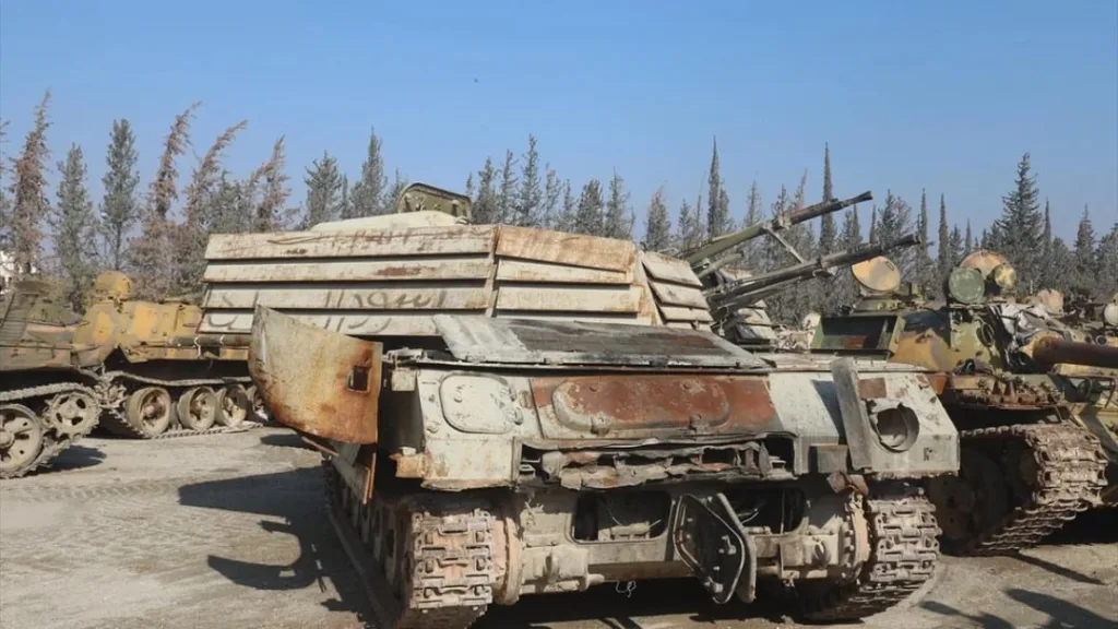 Свалка бронетехники, принадлежащей разбежавшейся год назад сирийской арабской армии