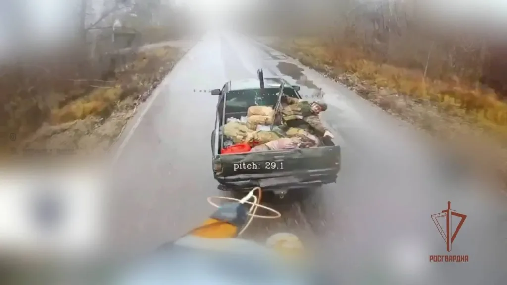Расчёт FPV-камикадзе спецназа Росгвардии поразил пикап ВСУ, осуществлявший подвоз на позиции противника в Харьковской области