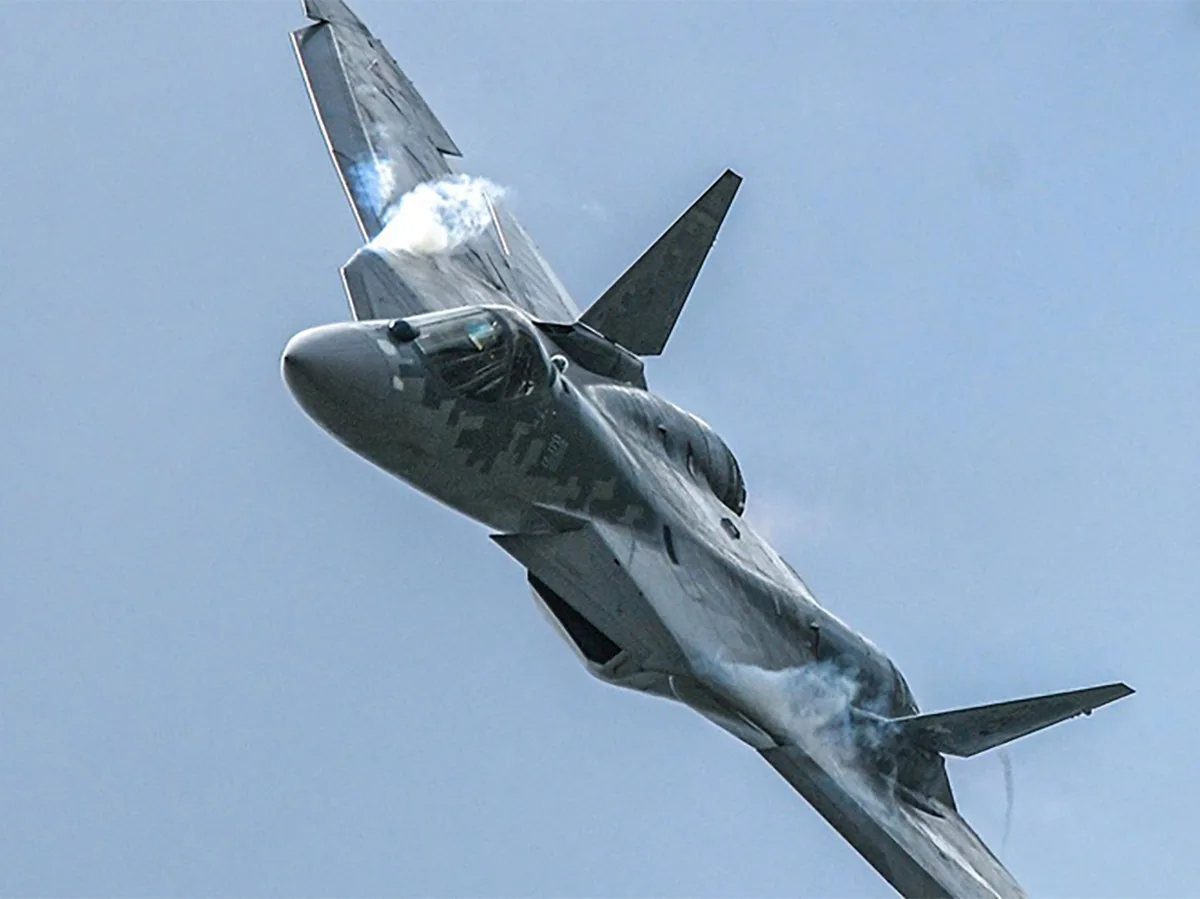 Уникальный трюк Су-57 продемонстрирован на видео0