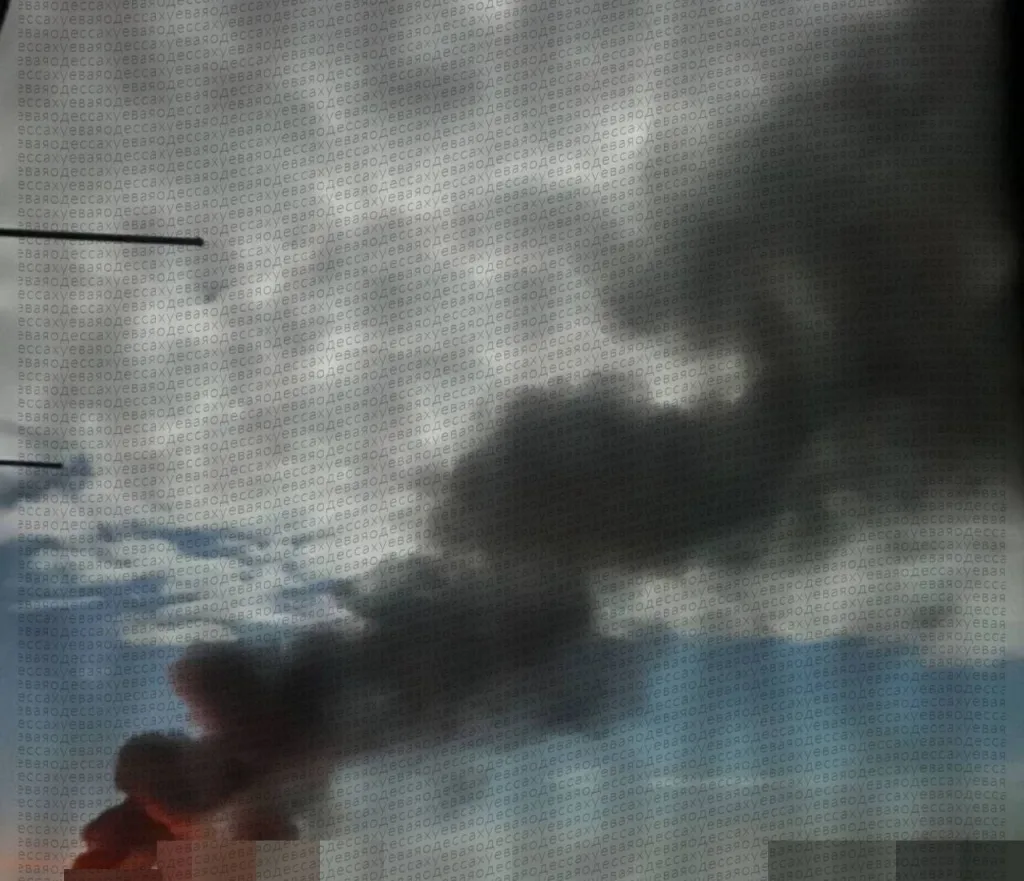 Ночью дальнобойными дронами была поражена подстанция на севере Одессы, после чего на месте возник пожар