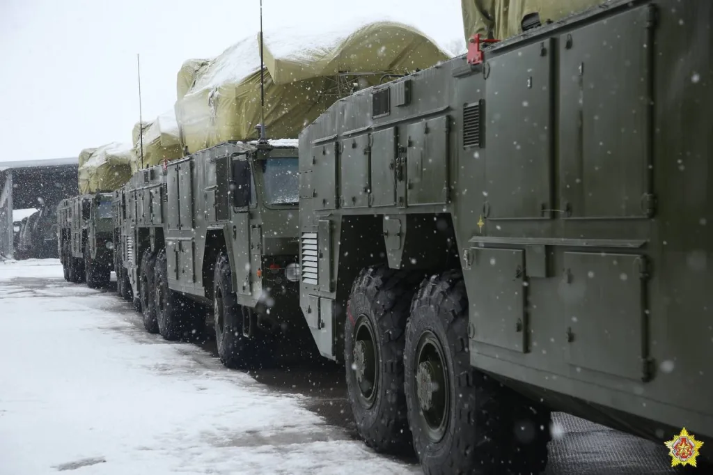 Очередная партия новых ЗРК 9К332МК «Тор-М2К» на колесном шасси МЗКТ-6922 была передана ВВС и войскам ПВО Республики Беларусь