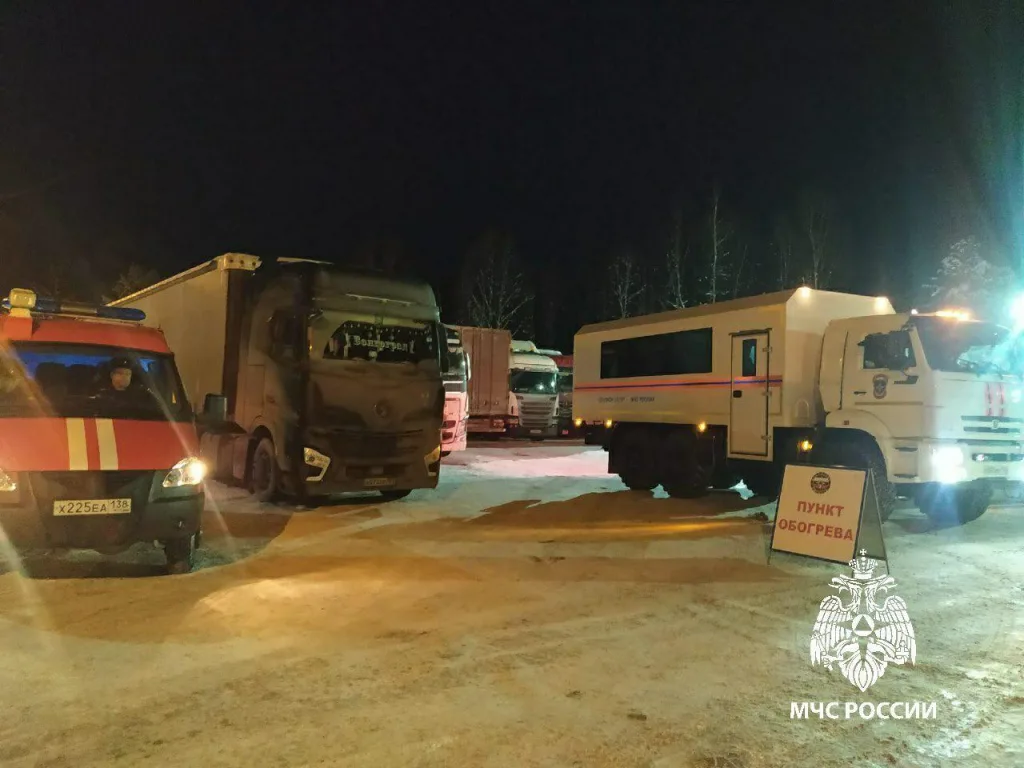 «Все стоит колом»: тысячи автомобилистов второй день парализованы на трассе «Байкал»