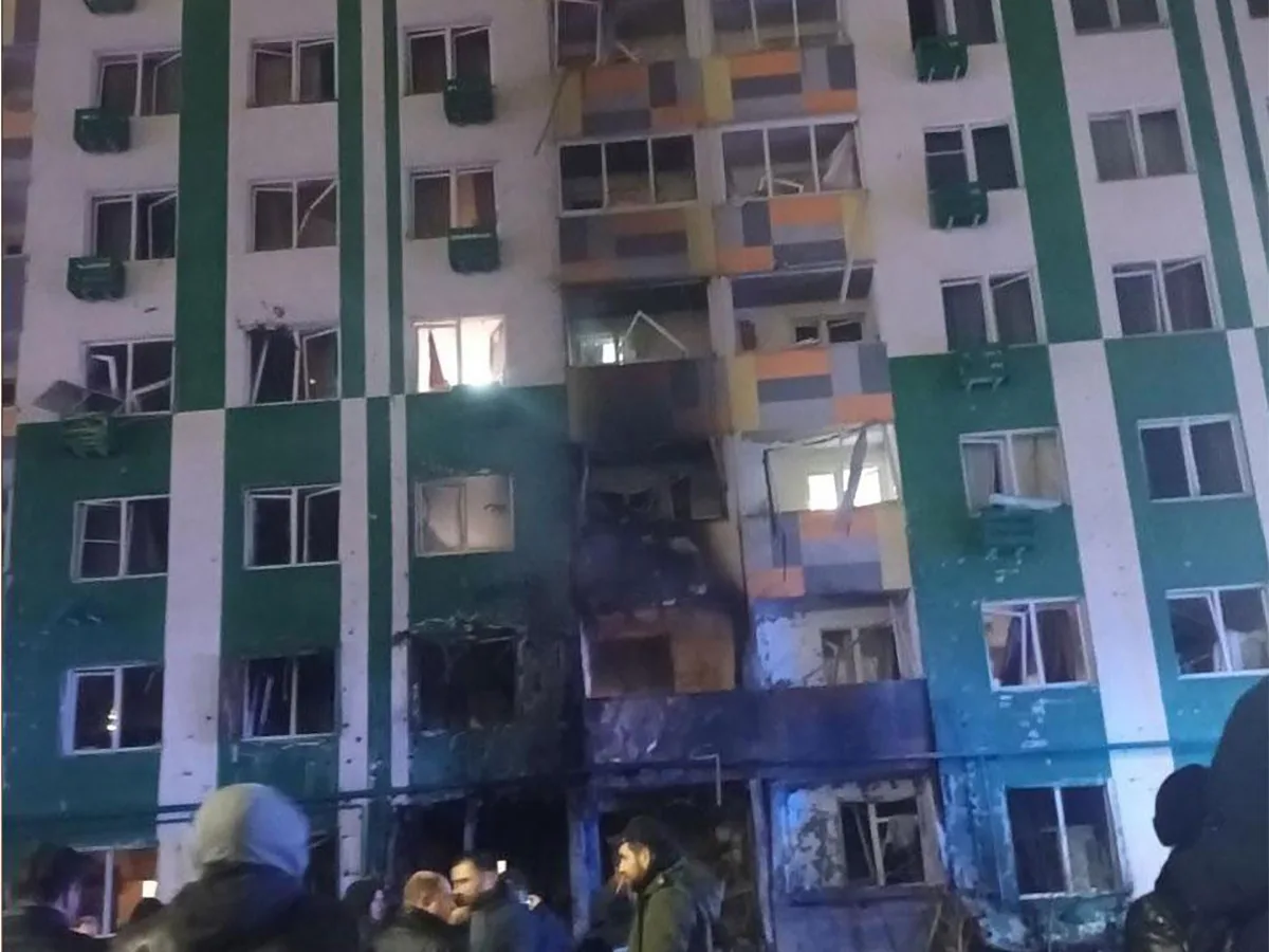 БПЛА украинских сил пробил этаж многоэтажки в Твери пострадали взрослые и ребёнок0