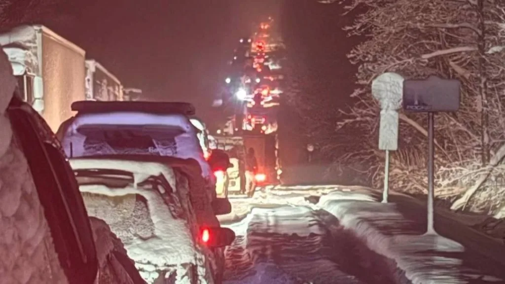 На трассе у Байкала сотни машин застряли в 85-километровой пробке при –18°C