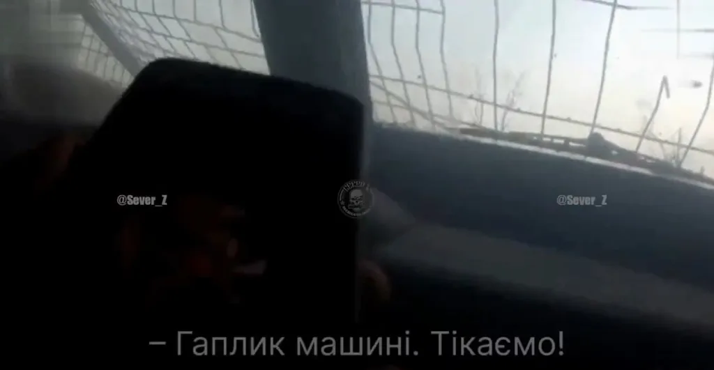 Занятное видео с передовой. В нём, как можно наблюдать, рейдовая группа ВСУ на бронеавтомобиле "Козак-5" попадает в засаду и ловит прилёты