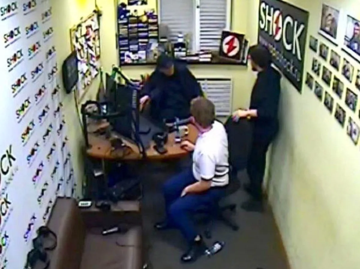 Казаха выгнали из России за критику Путина в прямом эфире0