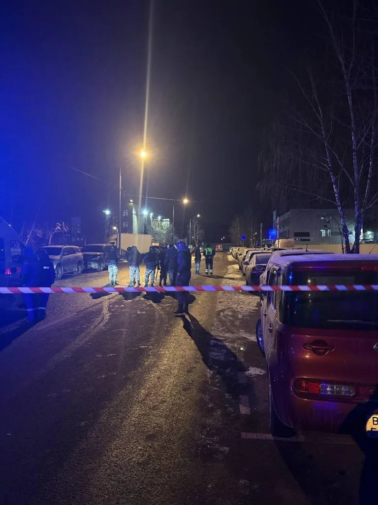 Двое сотрудников Дорожно-патрульной службы (ДПС) погибли после взрыва самодельного взрывного устройства на Елецкой улице