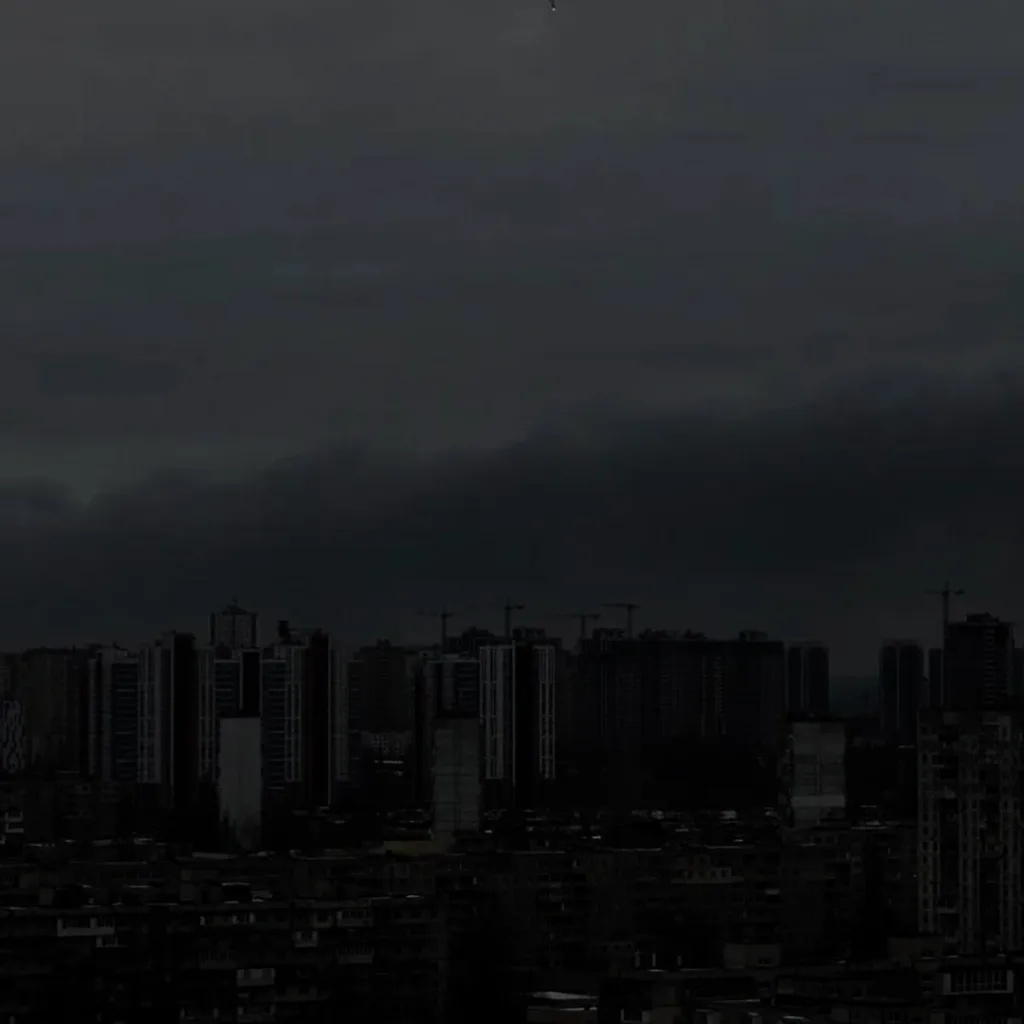 В Киеве уже сутки нет света и тепла, графики отключения отменены: последствия массированной атаки ВС РФ