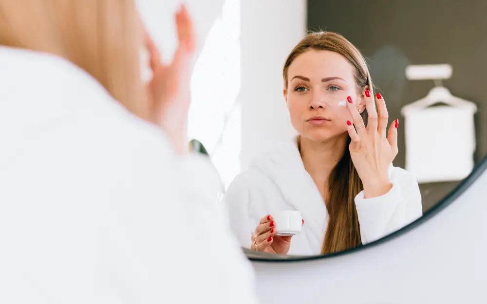 Морщины исчезают, словно снег в весеннее время: это натуральное масло великолепно освежает кожу и восстанавливает ей фарфоровый блеск