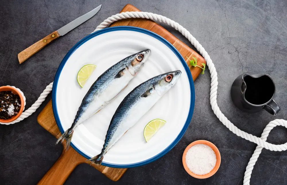 Маринованная скумбрия намного более аппетитна, чем красная рыба – по этому рецепту можно использовать любую разновидность рыбы