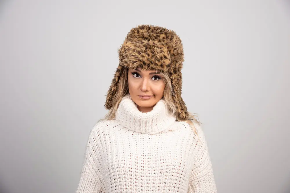 Так не носят: 4 ошибки с головным убором, из-за которых даже дорогая куртка выглядит как с базара