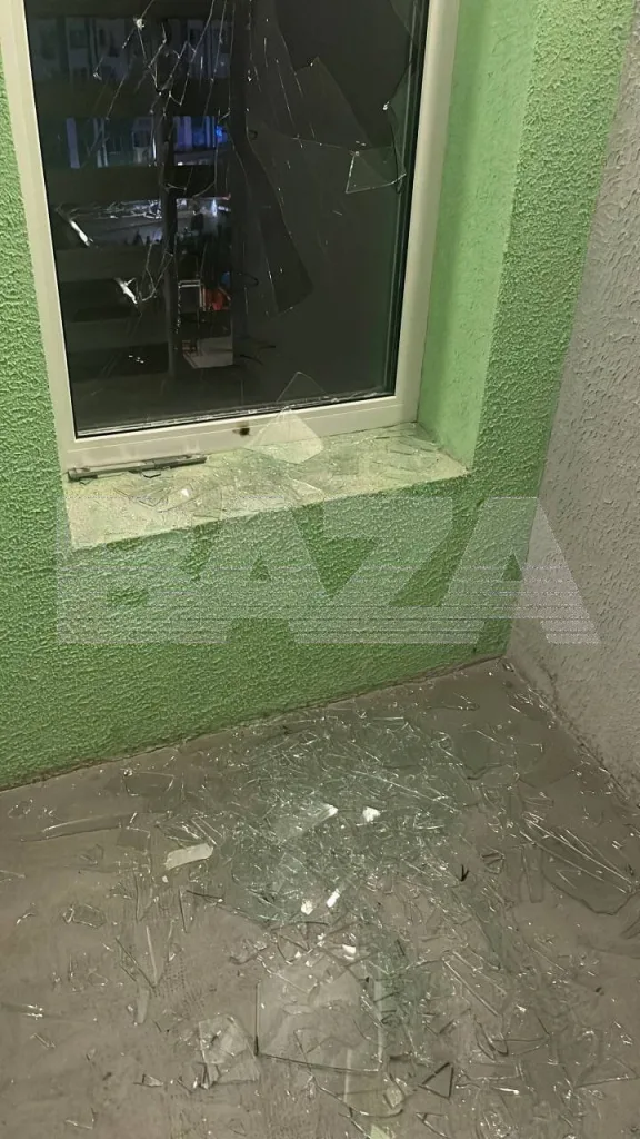 Ночная атака дронов ВСУ накрыла сразу несколько регионов России. В Твери беспилотник врезался в жилую многоэтажку — шесть пострадавших