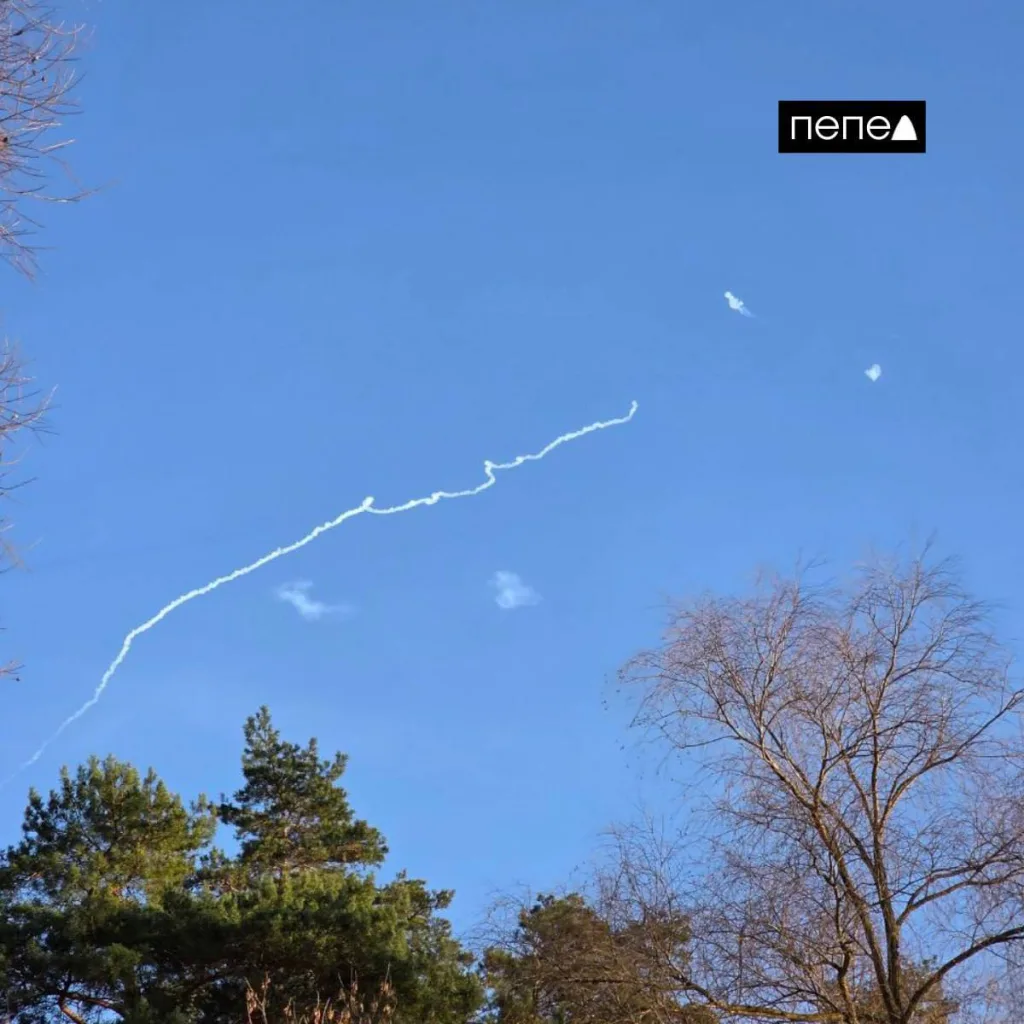 Кадры перехвата системой ПВО ракет GMLRS, запущенных противником по Белгороду