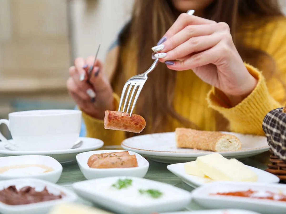 Запивать ли еду водой и возможно ли обойтись без супов при гастрите врач развеяла основные мифы о питании0