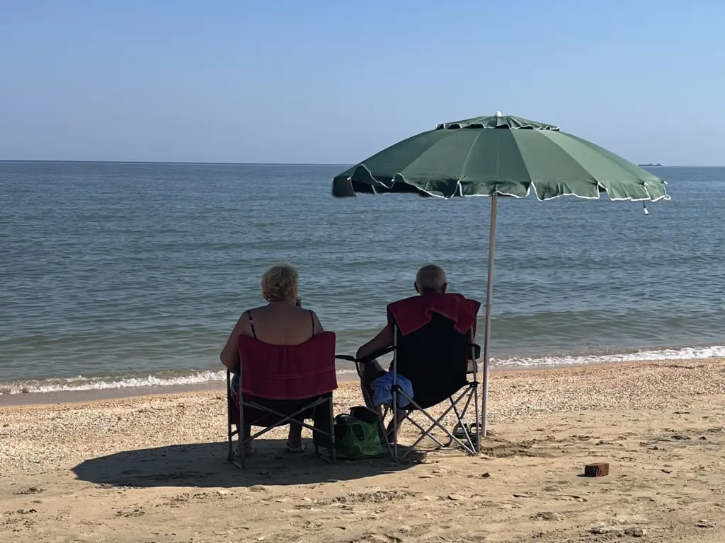 Граждане России старше 60 лет активно переселяются в эту страну — наслаждаются жизнью и ведут обеспеченный образ жизни на свою пенсию