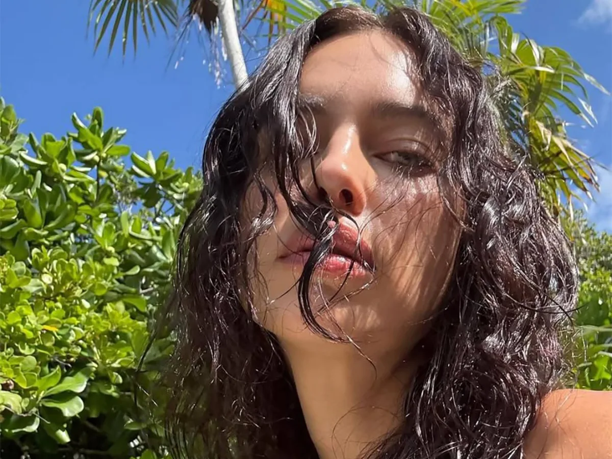 Ирина Шейк продемонстрировала свою фигуру в миниатюрном бикини0