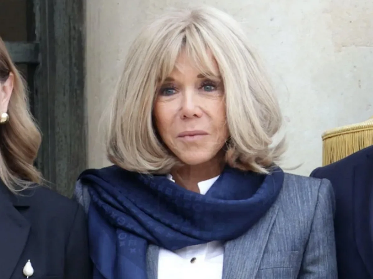 Брюки Брижит Макрон с деталью которая вызвала фурор0