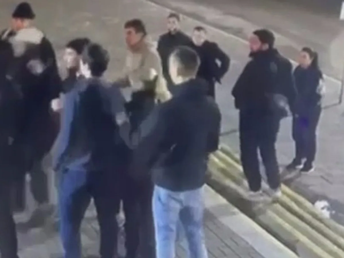 Мигранты с битами устроили нападение на вокзал в Костромской области0